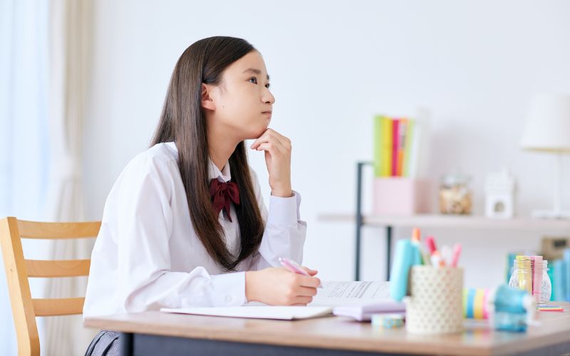 Cách chọn kích thước bàn học phù hợp