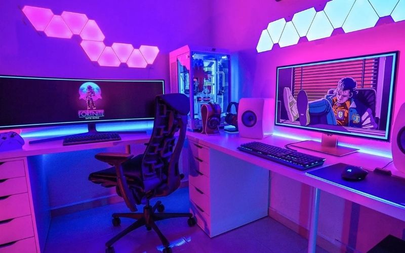 Setup góc gaming RGB rực rỡ