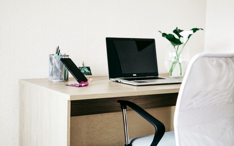 Trang trí bàn làm việc tại nhà