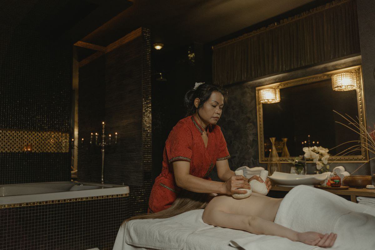 Cẩm Nang Chọn Massage Cổ Truyền TPHCM Cho Người Làm Nội Thất Sau Ngày Dài Khảo Sát Công Trình
