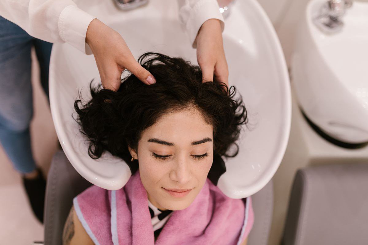 Trải nghiệm thực tế: gội đầu dưỡng sinh quận 1 cho người yêu không gian sống chill